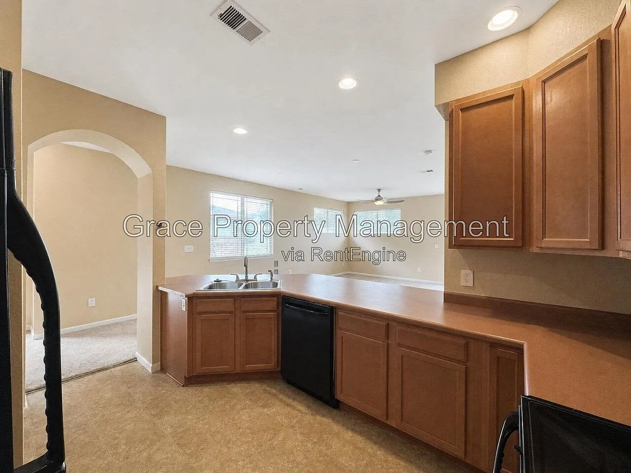 3 bed, 2.5 bath, 1920 sqft, $2,485 — Photo 4