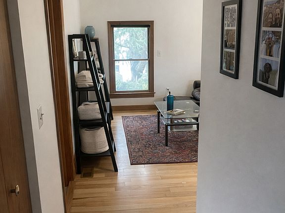 4th image of 315 W Jefferson St #2