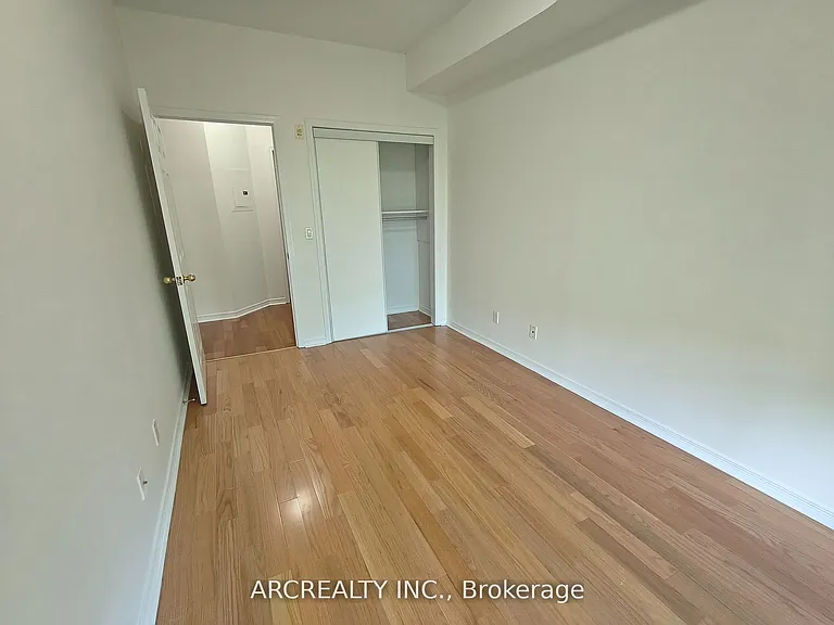 2 Maison Parc Ct #406 — Photo 12