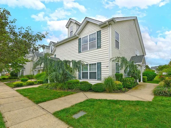 107 Brattle Circle #107, Melville, NY 11747