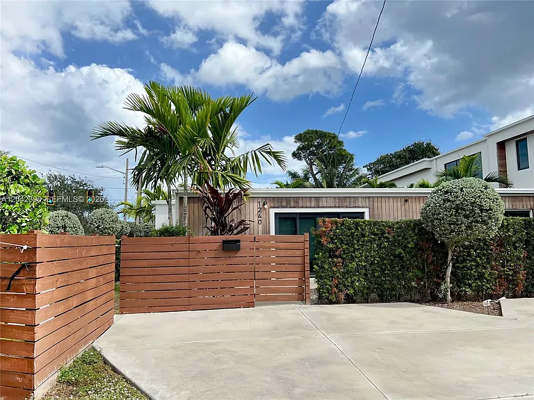 1240 NE 17th Ave — Photo 31