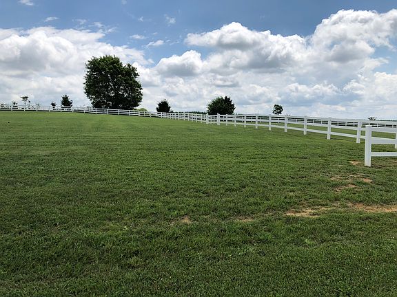 3rd image of 400 Woodland Heights Pkwy