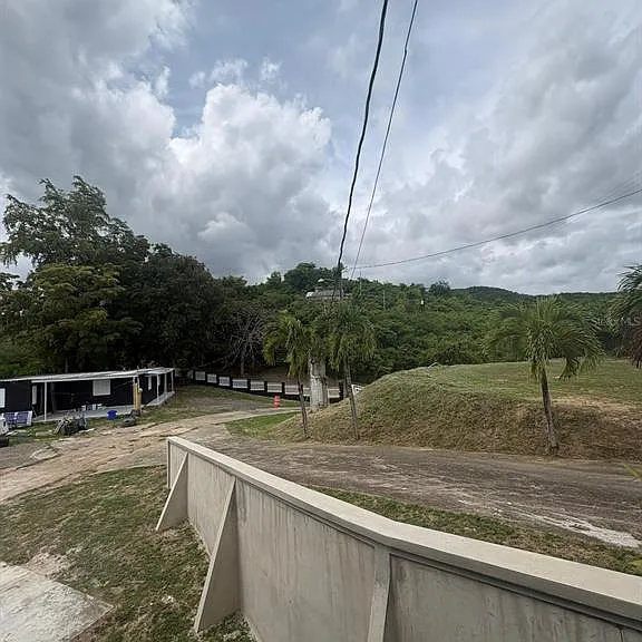 URB EL MADRIGAL Marginal Norte — Photo 22