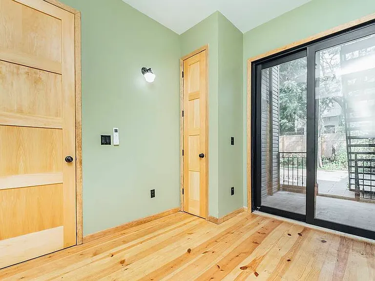 204 Starr St #2R — Photo 4