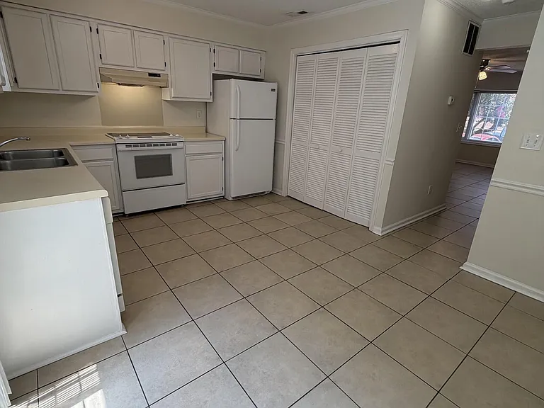 2905 Cedar Creek Rd #E — Photo 7