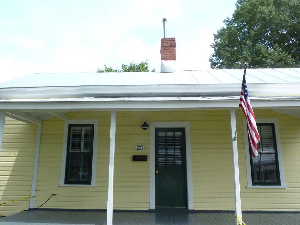 1st image of 20 Carr St