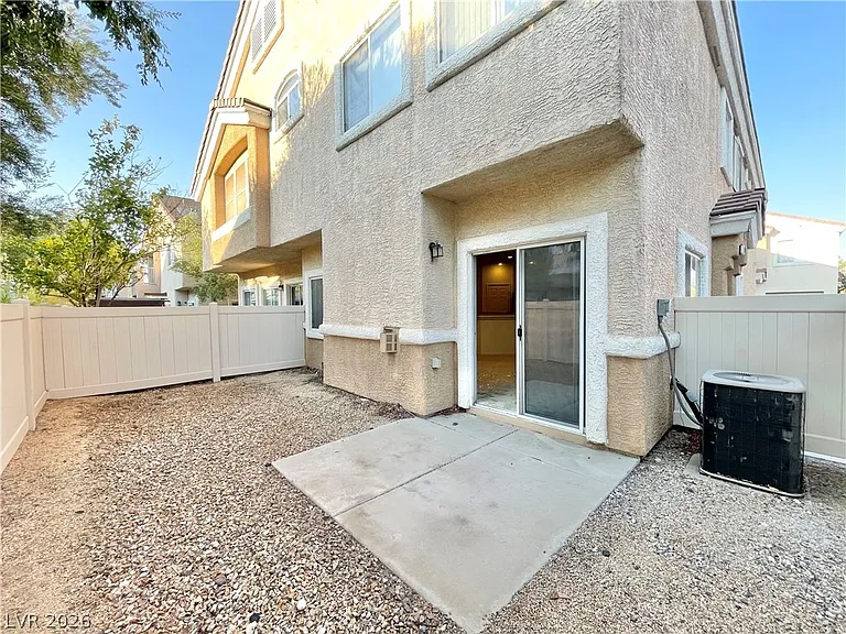 89 Dow Jones St #3 — Photo 21