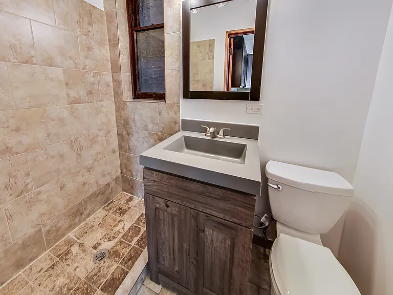 1138 W Addison St #1 — Photo 15