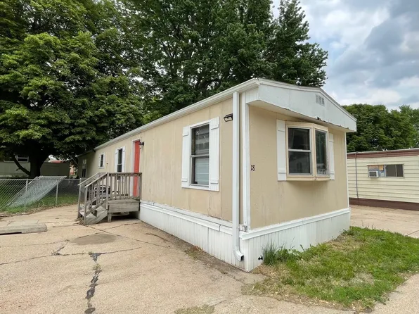 2719 W 24th St Trlr 18, Kearney, NE 68845