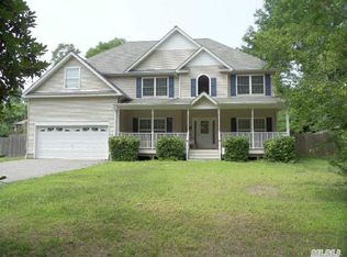 180 Miller Place Rd, Miller Place, NY 11764