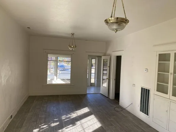 719 NE 10th St, Grants Pass, OR 97526