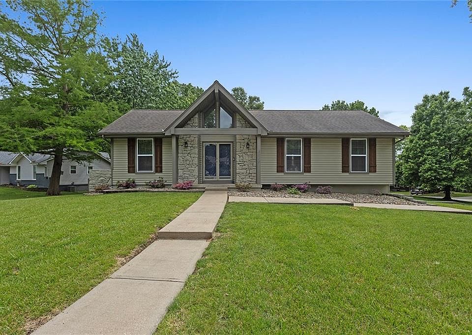 1st image of 3611 NE Chapel Dr