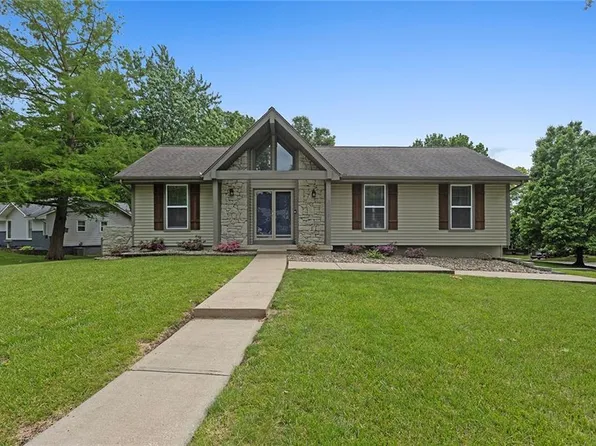 3611 NE Chapel Dr, Lees Summit, MO 64064