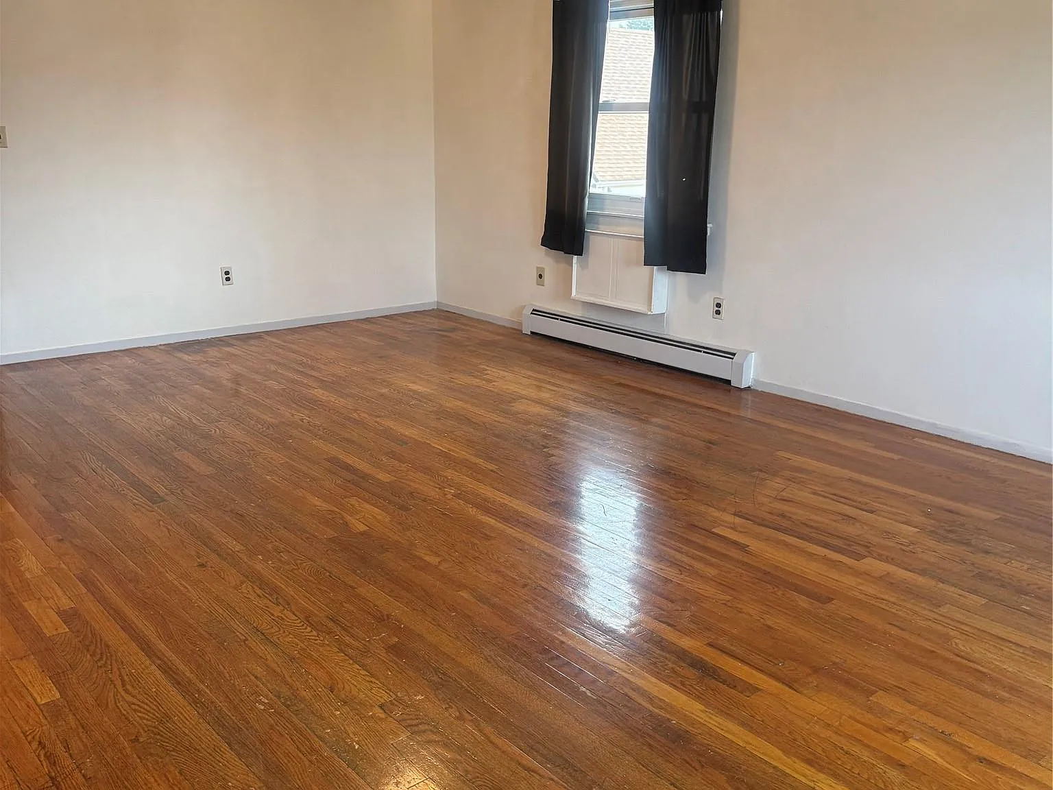 3 bed, 2.0 bath, 2070 sqft, $3,200 — Photo 3