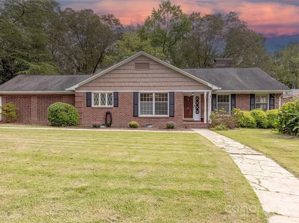 810 Regency Dr, Charlotte, NC 28211