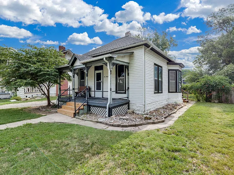 514 S Fern Ave — Photo 2