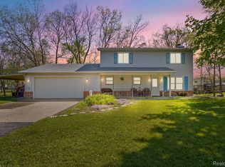 4471 Spring Oaks Ln, Brighton, MI 48114