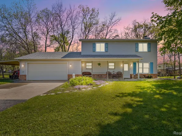 4471 Spring Oaks Ln, Brighton, MI 48114