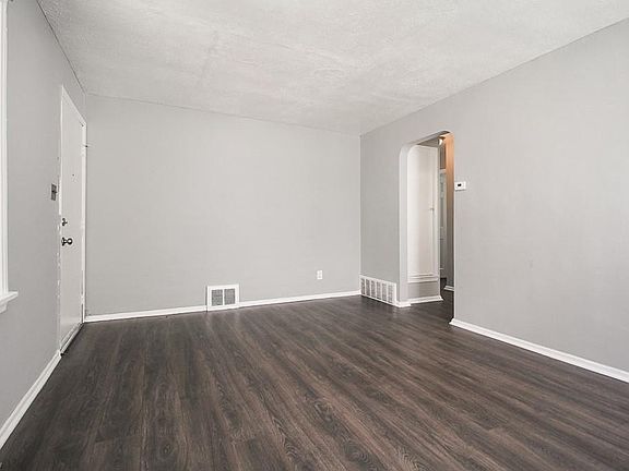 4th image of 16407 Lotus Dr