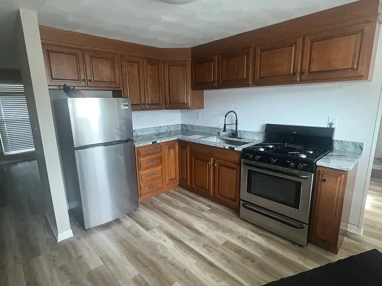 408 Banbury Dr — Photo 15