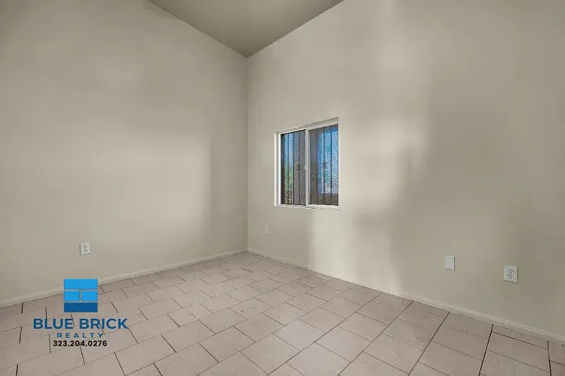 Spacious 5 Bedroom 2 Bath in South Los Angeles — Photo 4