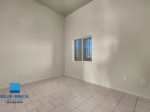 4th image of 5869 S Figueroa St APT 3