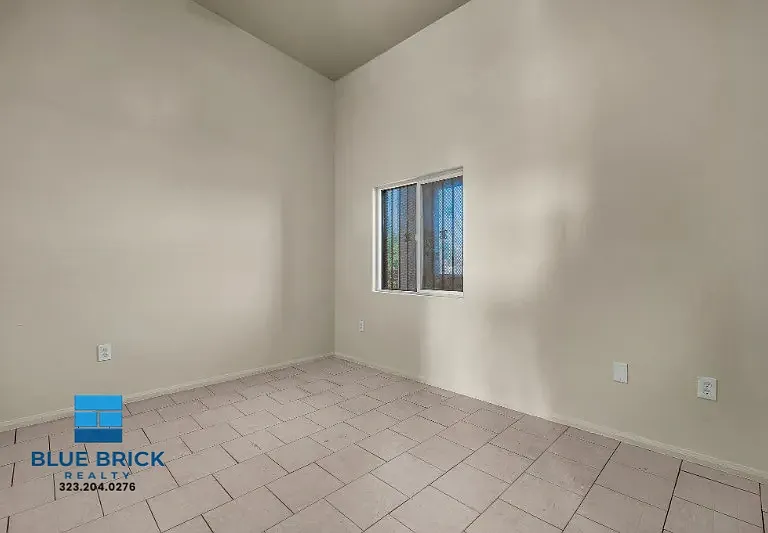5869 S Figueroa St #3 — Photo 4