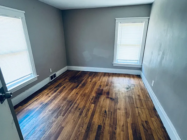 40 Foster St — Photo 4