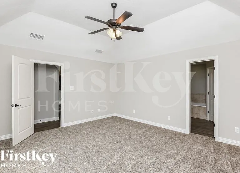 612 Zachary Dr — Photo 8