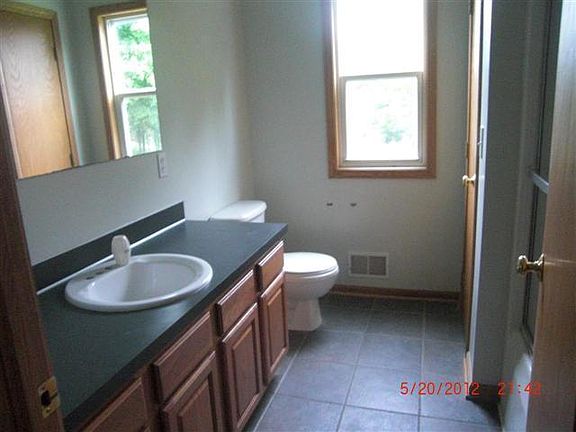 4th image of 3320 Egner Ave NE