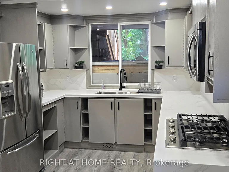 258 Howland Ave — Photo 4