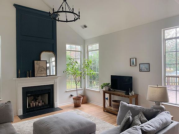 5th image of 100 Evesham Dr