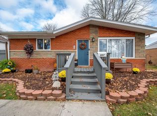 207 Adams Dr, Midland, MI