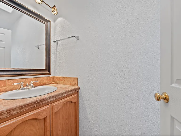 1057 E La Loma Ave — Photo 38