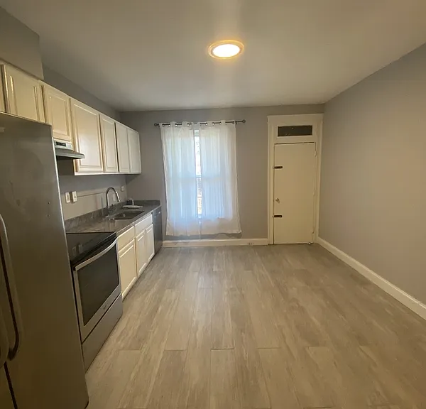424 Ilchester Ave — Photo 7