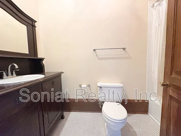 2726 Prytania St #7 — Photo 18