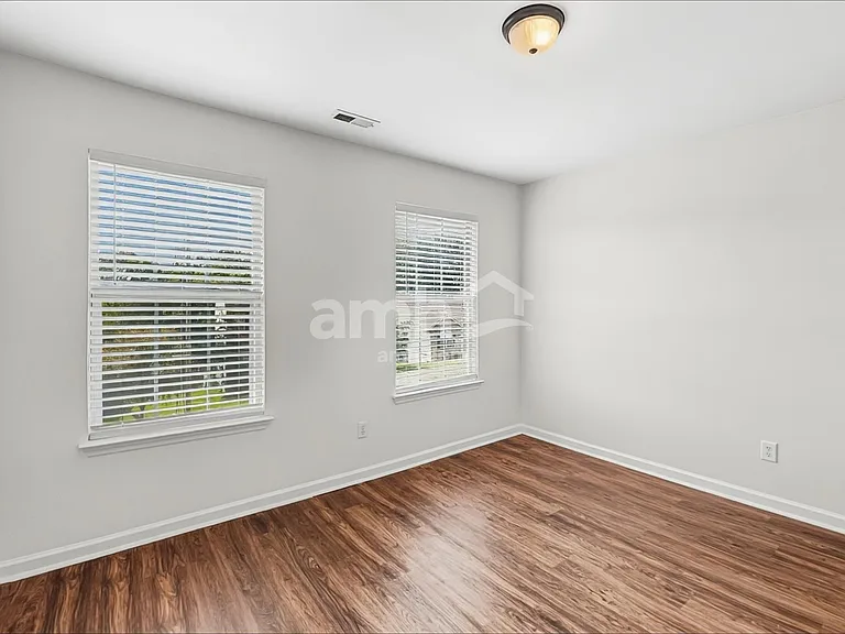1513 Cardinal Ln — Photo 15