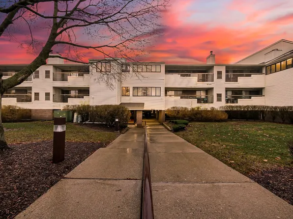 30414 Orchard Lake Rd Unit 12, Farmington Hills, MI 48334