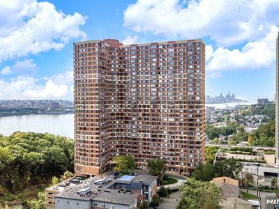 100 Old Palisade Rd APT 906, Fort Lee, NJ, 07024