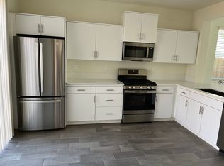 2046 N Hammel Ln, Clovis, CA 93619