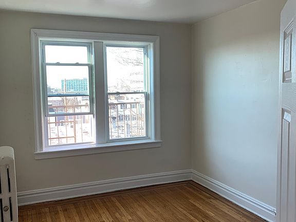 4th image of 49 Waverly St #26