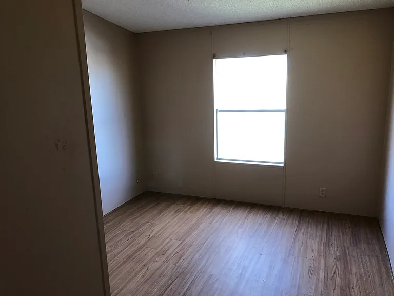 135 Enchanted Lakes Dr — Photo 2