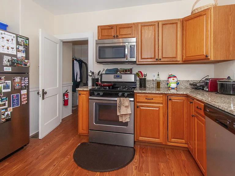 29 Chardon Rd — Photo 1