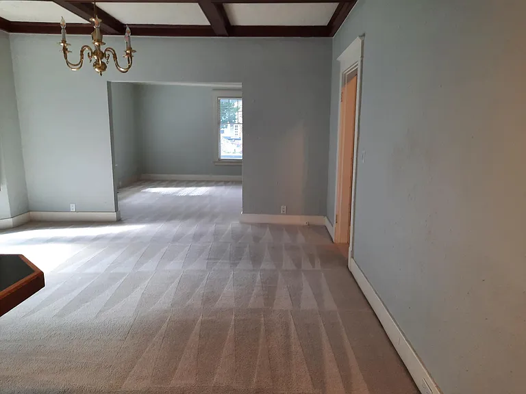 145 S Franklin Ave #B — Photo 2