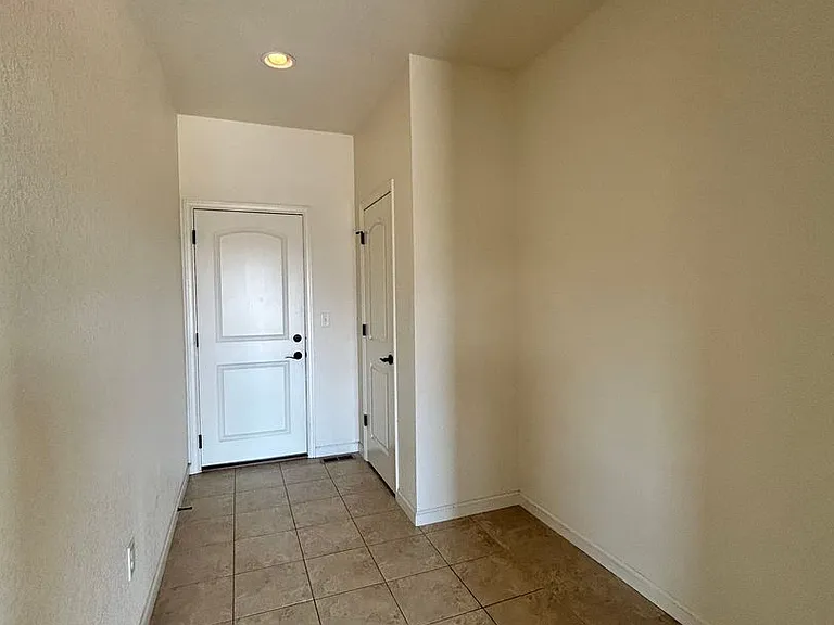 502 W 169th Pl — Photo 11
