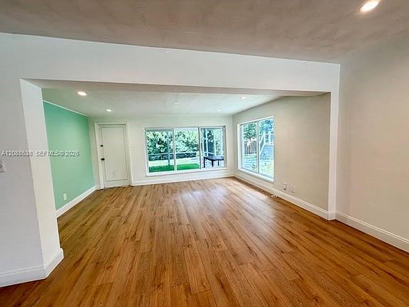 5th image of 252 SW 61st Ave