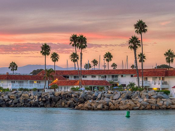 Oceanside Marina Suites Exterior