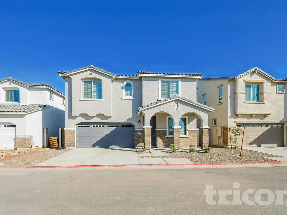 8636 E Posada Ave
