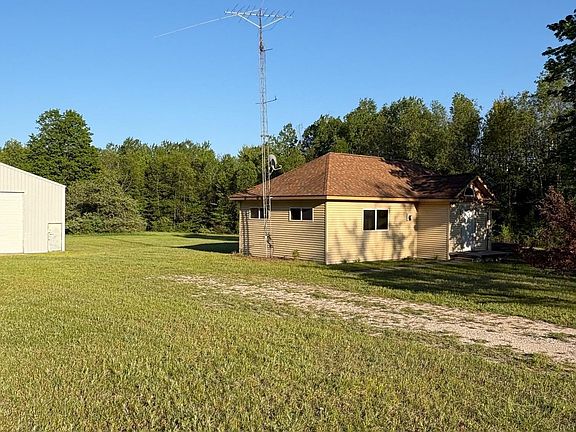 3rd image of 3037 Ballard Rd