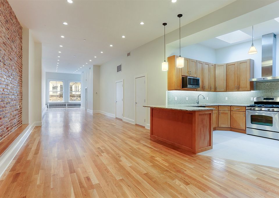 1st image of 77 Greene St APT 4